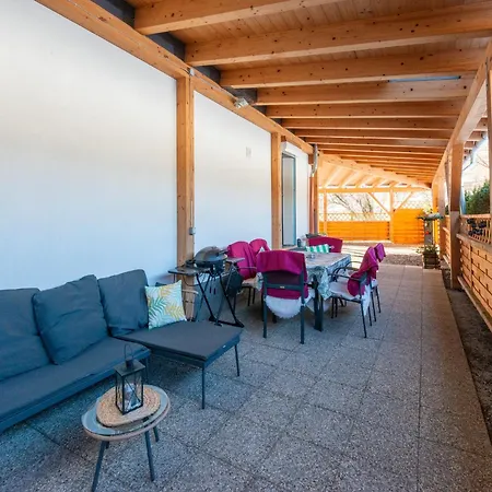 Quietly Located House Near The Center Semesterbostad